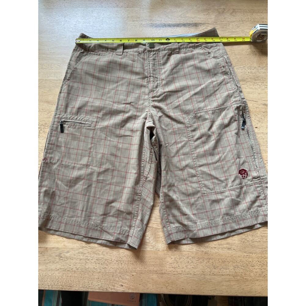 Mountain Hardwear Long Shorts Men Large Tan Red Plaid Zip Pockets Hiking Outdoor